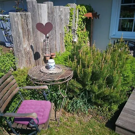 House Pella Modern Retreat Born