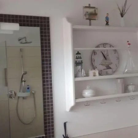 House Pella Modern Retreat